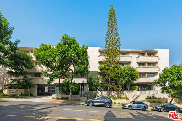 11645 Montana Avenue, Los Angeles CA: https://media.crmls.org/mediaz/e99701a0-2d97-42ec-8ea6-6b9f02c6356f.jpg