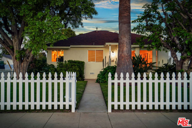 4476 Calhoun Avenue, Sherman Oaks CA: https://media.crmls.org/mediaz/e9975114-24a7-4c4f-a9a5-a6d6ea862653.jpg