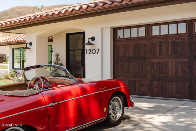 1207 Westridge Drive, Ventura CA: https://media.crmls.org/mediaz/e9977121-e7ac-48f1-989f-165666c68e1d.jpg