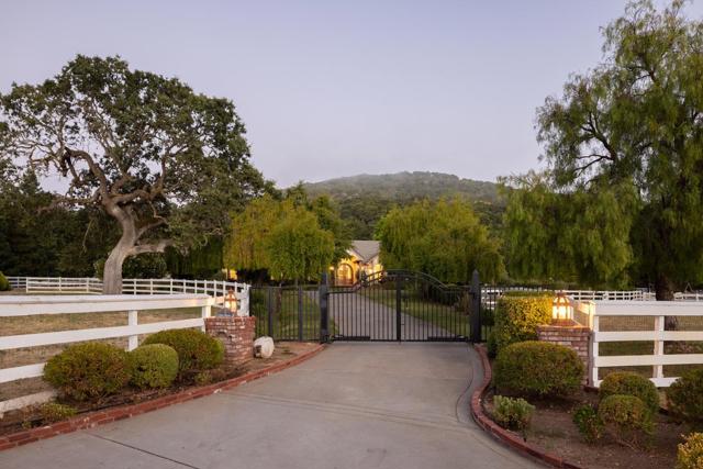 6 Sleepy Hollow Drive, Carmel Valley CA: https://media.crmls.org/mediaz/e997973a-71d6-47d1-aedd-759b15fbd485.jpg