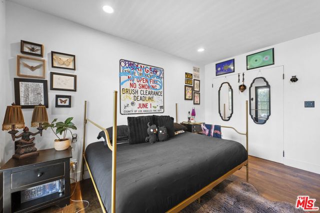 8961 Dicks Street, West Hollywood CA: https://media.crmls.org/mediaz/e997cdf4-7ef0-4861-97c0-56ffc65b4877.jpg