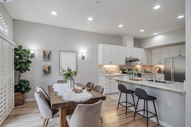 168 Shadowhill Cir, San Ramon CA: https://media.crmls.org/mediaz/e998092d-df7c-4851-ad0b-f3a64458ff15.jpg