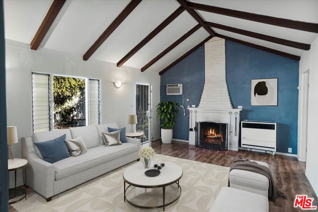 11344 Oxnard Street, North Hollywood, CA 91606