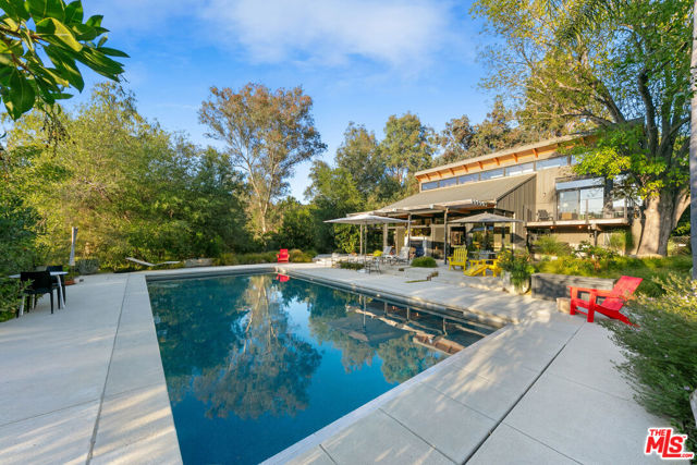 20605 Cheney Drive, Topanga CA: https://media.crmls.org/mediaz/e99870cb-5309-4c57-88c7-d34ccbc3cf35.jpg