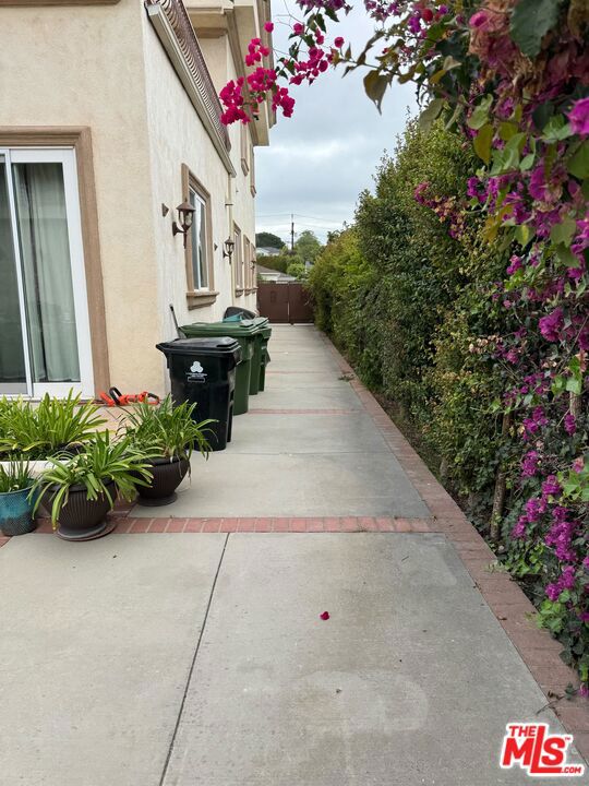 Drew Fenton | 429 S Gretna Green Way Los Angeles CA | MLS: 7482842