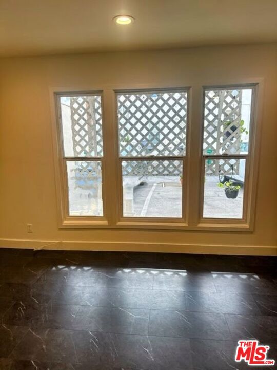 137 S Crescent Drive, Beverly Hills CA: https://media.crmls.org/mediaz/e998ad40-0061-4a53-88fc-ba40026c9d8c.jpg