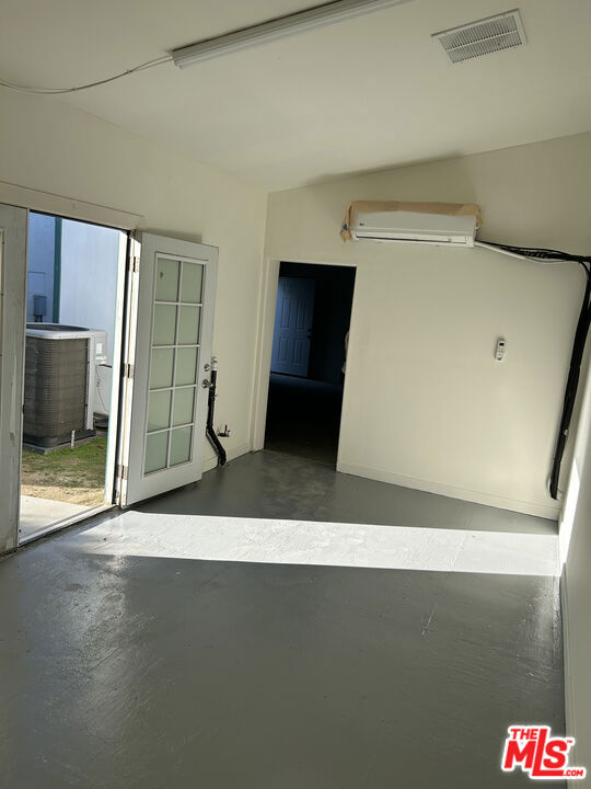 Image 5 of 31 For 6648 Gaviota Avenue