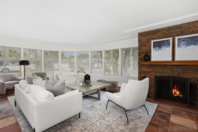 6307 Via Maria, La Jolla CA: https://media.crmls.org/mediaz/e99a46b9-5ef3-470c-93bb-b5e177a80e0c.jpg