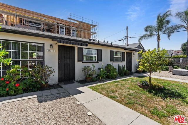 11710 Hartsook Street, Valley Village CA: https://media.crmls.org/mediaz/e99aac00-a447-4d11-b754-f7ca82f99b92.jpg