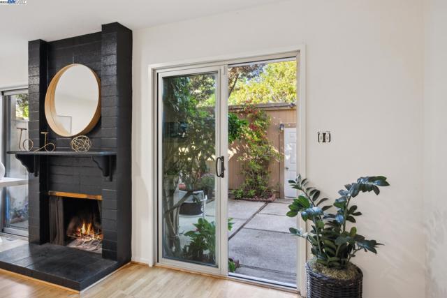 3362 Tonga Ln, Alameda CA: https://media.crmls.org/mediaz/e99acff4-a470-4686-ad7f-0471dc324d9e.jpg