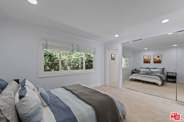 207 10th Street, Santa Monica CA: https://media.crmls.org/mediaz/e99c337a-ad0a-47a2-831d-29870a7ffe60.jpg