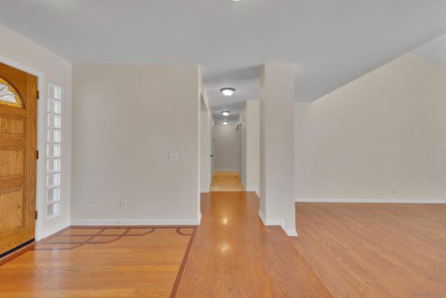 15235 Crestview Ct, Poway CA: https://media.crmls.org/mediaz/e99c36ee-fe62-4669-86a6-ac466823ad69.jpg