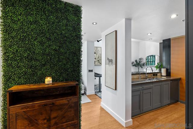 700 W E St, San Diego CA: https://media.crmls.org/mediaz/e99c8195-81d0-4a1c-9676-6316cb3fa24a.jpg