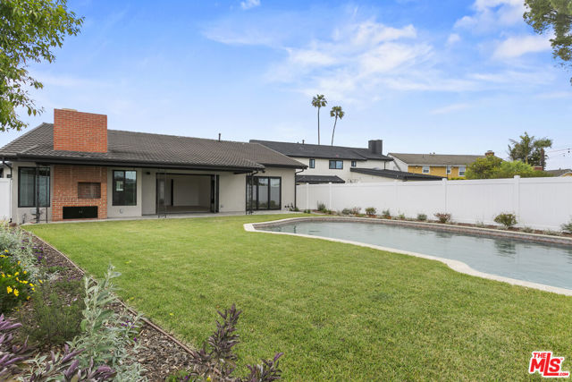 4444 Don Felipe Drive, Los Angeles CA: https://media.crmls.org/mediaz/e99ca32e-be22-479a-bc07-493062b85c99.jpg
