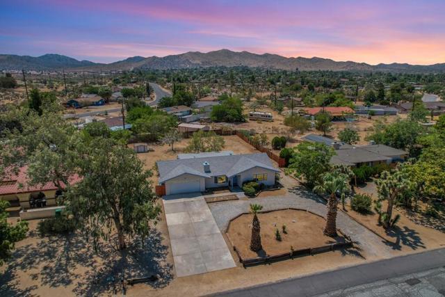 56869 Mountain View Trail, Yucca Valley CA: https://media.crmls.org/mediaz/e99cdcd3-4b93-4f1e-916f-0ed992f6e2d1.jpg