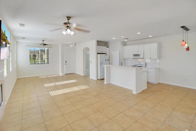 48180 Chandler Court, Indio CA: https://media.crmls.org/mediaz/e99d1d25-4173-46c8-96e1-252a7de30455.jpg