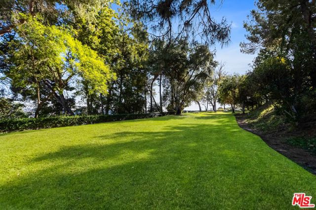 3018 Nicada Drive, Los Angeles CA: https://media.crmls.org/mediaz/e99d4d37-0894-406d-8434-6c1a6e4d3701.jpg