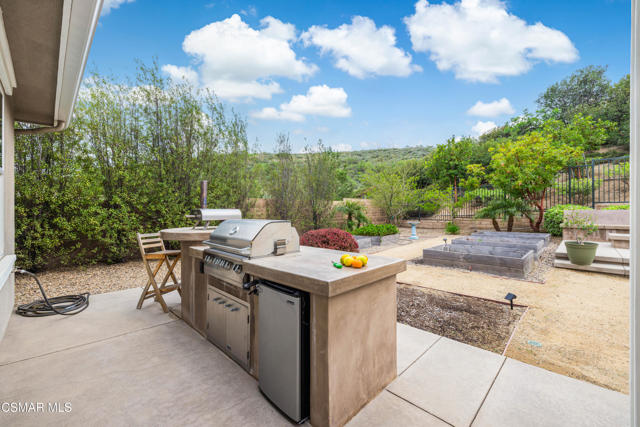6923 Ridgemark Court, Moorpark CA: https://media.crmls.org/mediaz/e99d56ad-10b7-45d5-b804-73082abb893e.jpg