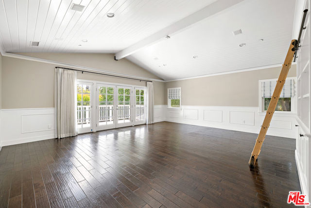 1147 Centinela Avenue, Santa Monica CA: https://media.crmls.org/mediaz/e99d8b93-dcbb-4025-8b25-cc65adb12d94.jpg