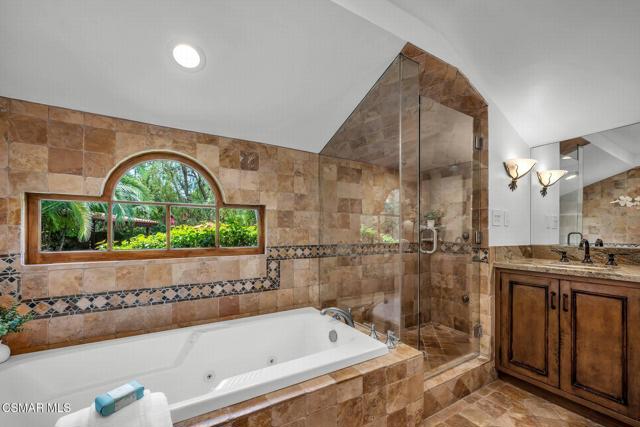 4456 Hayvenhurst Avenue, Encino CA: https://media.crmls.org/mediaz/e99da07f-9e5d-4f53-b140-84d354b8143b.jpg