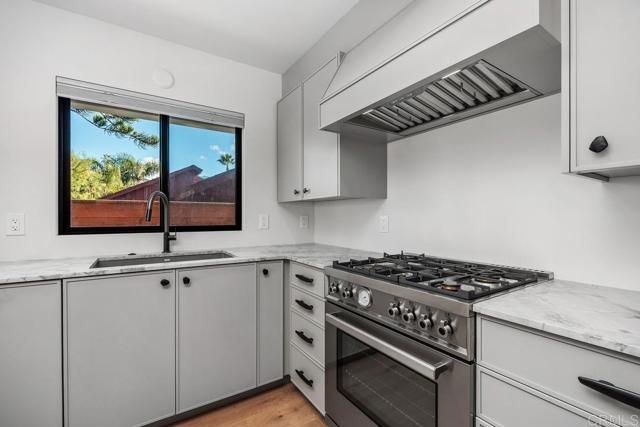 Detail Gallery Image 12 of 22 For 163 Norfolk Dr, Cardiff By The Sea,  CA 92007 - 2 Beds | 2 Baths