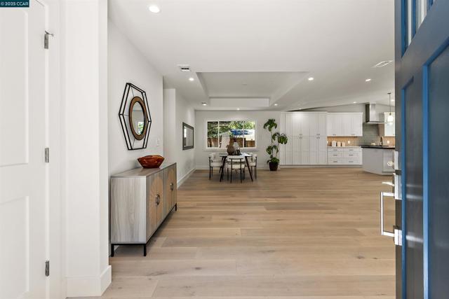 706 St Marys Rd, Lafayette CA: https://media.crmls.org/mediaz/e99e559d-201b-4b94-b5a9-050f5a91eb4a.jpg