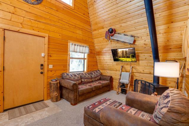 33382 Squirrel Dr, Green Valley Lake CA: https://media.crmls.org/mediaz/e99e72ac-c44a-4459-ad68-9b3f1928d1c0.jpg