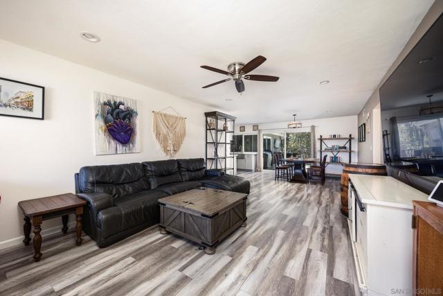 13306 Tawanka Dr, Poway CA: https://media.crmls.org/mediaz/e99eb415-0aae-4da1-92d1-4989967ee8aa.jpg