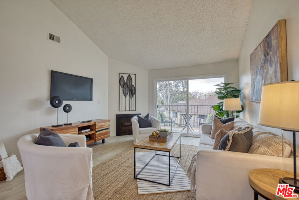 620 W Hyde Park Boulevard 310, Inglewood, CA 90302