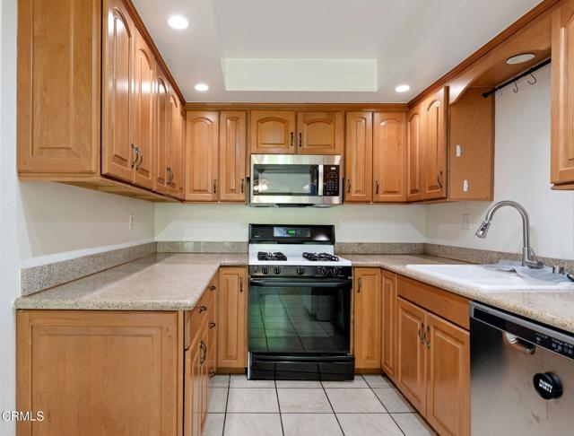 Detail Gallery Image 11 of 22 For 331 Northgate Dr #D,  Goleta,  CA 93117 - 3 Beds | 2 Baths