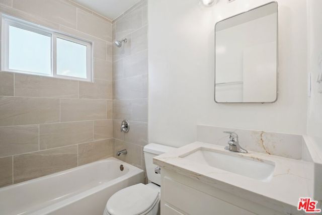 1635 Colby Avenue, Los Angeles CA: https://media.crmls.org/mediaz/e99ef026-173a-4225-8fd7-7f340091023f.jpg