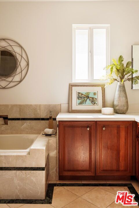 2617 Sleepy Hollow Place, Glendale CA: https://media.crmls.org/mediaz/e99f04d8-6816-493b-adff-950d267c00d6.jpg