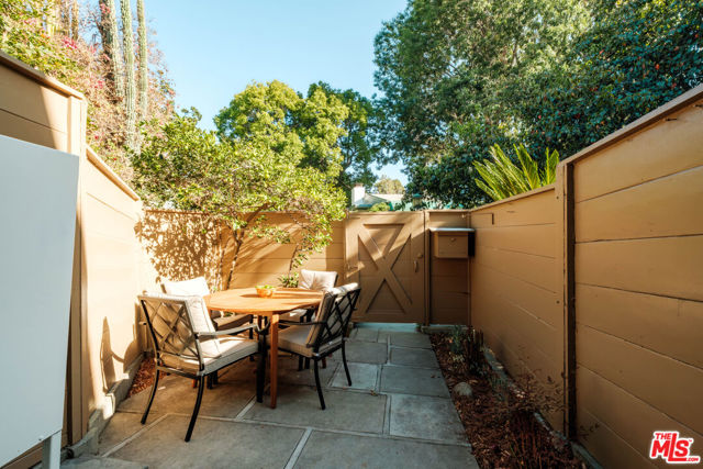 5273 Village, Los Angeles CA: https://media.crmls.org/mediaz/e99f206c-aca7-465f-bff7-6ef3dc0e8bff.jpg