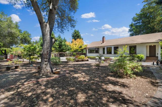 17 Oak Street, Los Altos CA: https://media.crmls.org/mediaz/e99f4a86-ce0c-4eef-8c84-53fa8546282d.jpg