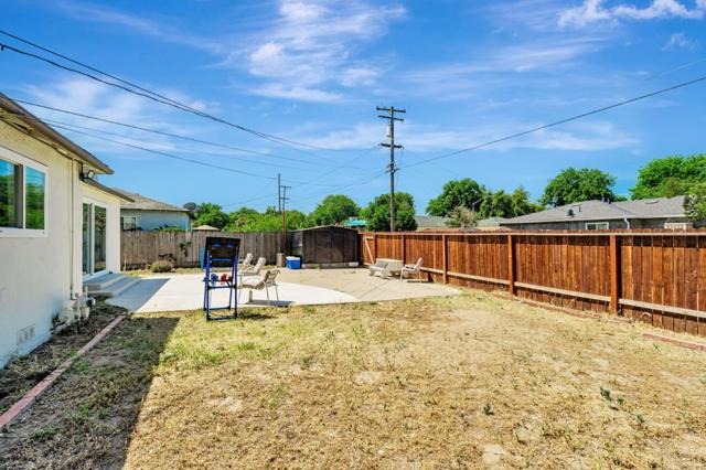 2105 Geneva Drive, Modesto CA: https://media.crmls.org/mediaz/e9a082a7-4267-41ad-b14e-1a341159843a.jpg