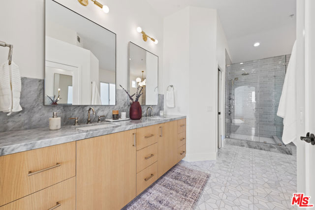 16724 Calle Arbolada, Pacific Palisades CA: https://media.crmls.org/mediaz/e9a0d2b3-0b2c-4c36-a5a8-9a535eb539ab.jpg