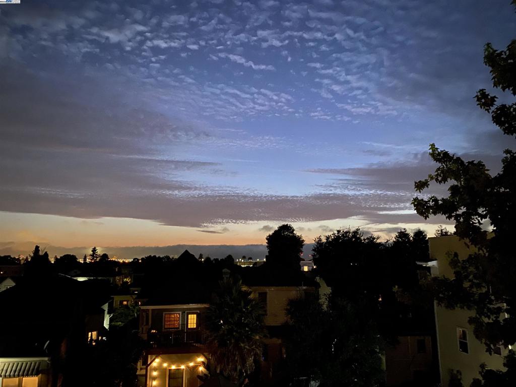 https://media.crmls.org/mediaz/e9a0da1f-e3b2-4658-86f3-cd53e20d4c76.jpg?preset=X-Large