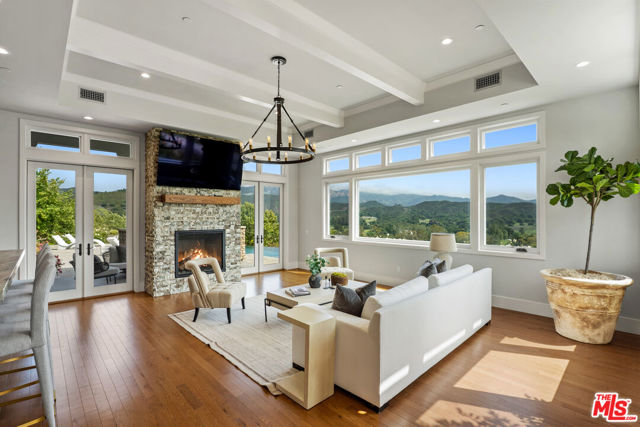 26767 Mulholland Highway, Calabasas CA: https://media.crmls.org/mediaz/e9a124f2-b4b6-425a-a9eb-3af565d38c45.jpg