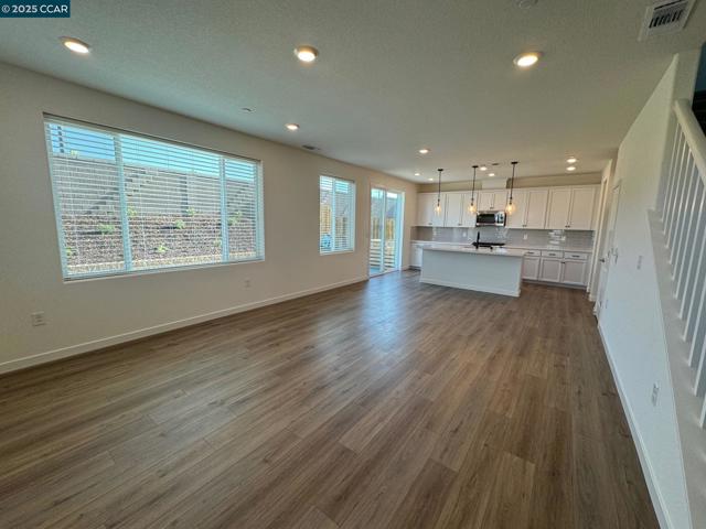 4786 Cantrell Dr, Folsom CA: https://media.crmls.org/mediaz/e9a13493-4be3-4e5b-89c6-a1e389ef0155.jpg