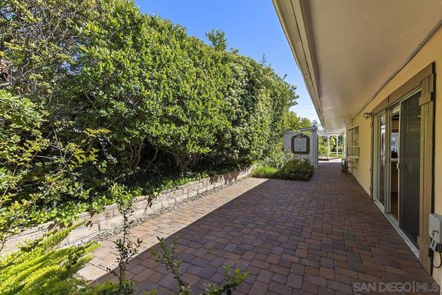 13430 Sagewood Drive, Poway CA: https://media.crmls.org/mediaz/e9a15aed-43fc-4986-b64a-f226568221ef.jpg