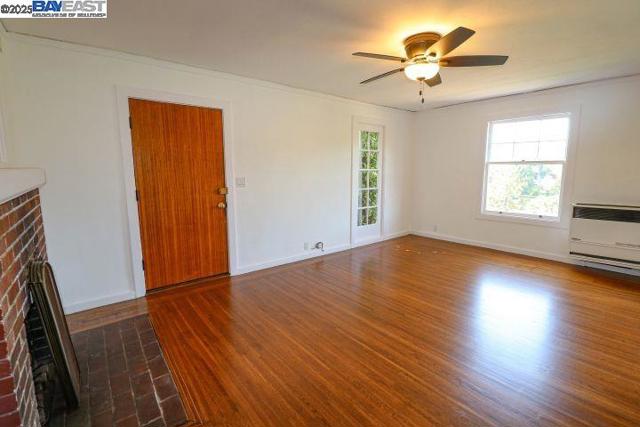 828 Everett Ave, Oakland CA: https://media.crmls.org/mediaz/e9a177aa-f2fe-481a-be6b-6235db6d441b.jpg