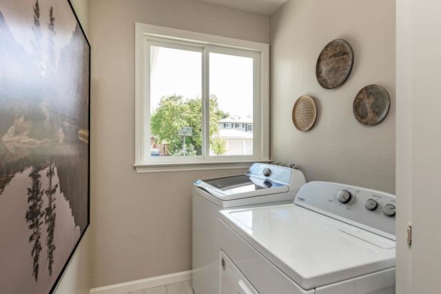1378 Pritchett Court, Los Altos CA: https://media.crmls.org/mediaz/e9a1d28e-0a28-4ab7-9c6d-5497cac88956.jpg