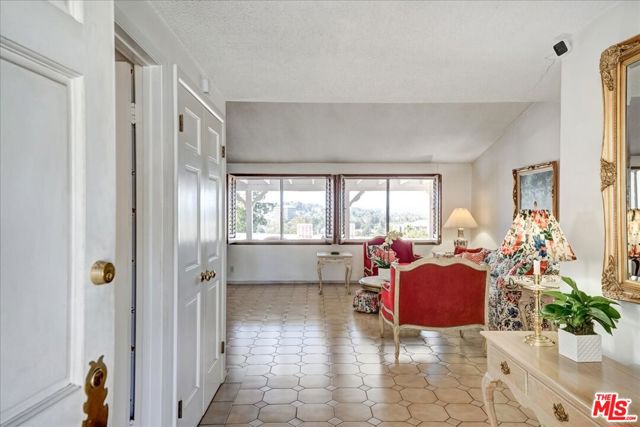 5581 Mason Avenue photo 4