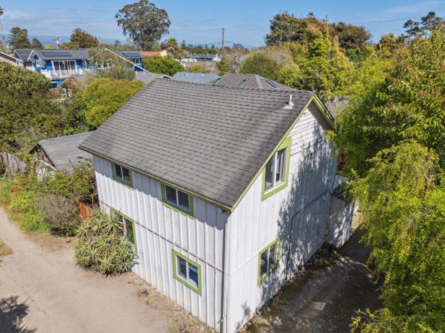 399 13th Avenue, Santa Cruz CA: https://media.crmls.org/mediaz/e9a23903-39fd-4ee6-9daf-67e85fdfb95d.jpg