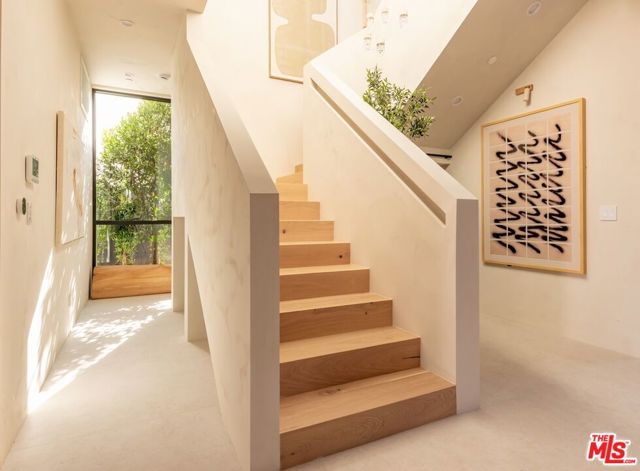 517 N Edinburgh Avenue, Los Angeles CA: https://media.crmls.org/mediaz/e9a2db2a-9ea8-4480-9d9e-54acb2c4f106.jpg