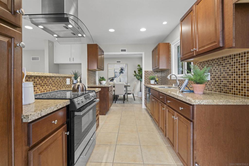 MLS #250034294SD img 25