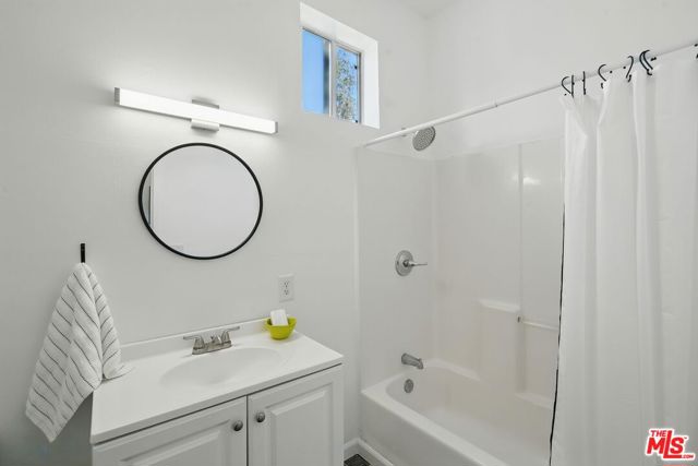 1527 Bainum Drive, Topanga CA: https://media.crmls.org/mediaz/e9a35e7a-16bd-4460-84ea-e1268acb07d5.jpg