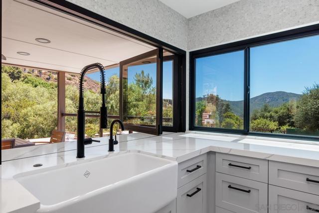 3453 Via Loma Vista, Escondido CA: https://media.crmls.org/mediaz/e9a39073-eb93-4ef7-942f-618ee4ebe5c7.jpg