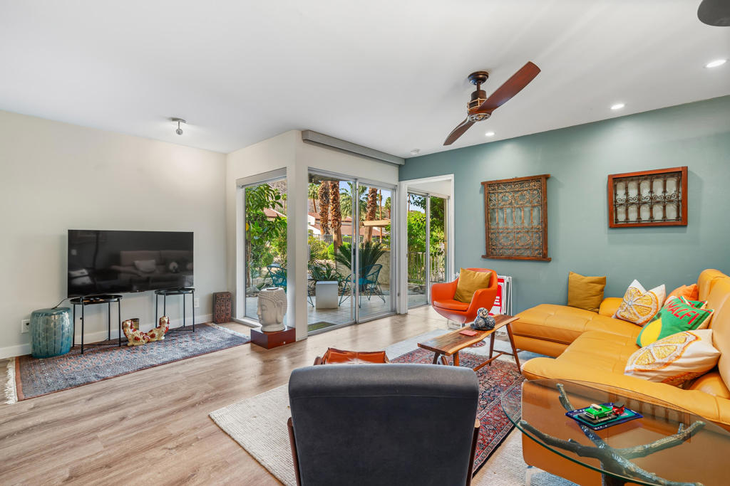 1552 S Camino Real #127