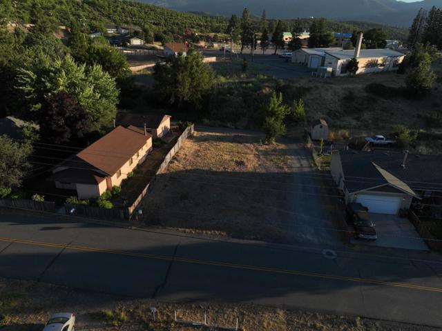 563 Shasta Avenue, Weed CA: https://media.crmls.org/mediaz/e9a435b9-0058-47cf-a910-e6757734c6ee.jpg